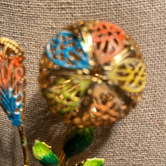 Stunning Rare Vintage Filigree Enamelled Flower Brooch in Gold-Tone. - Picture 3 of 9